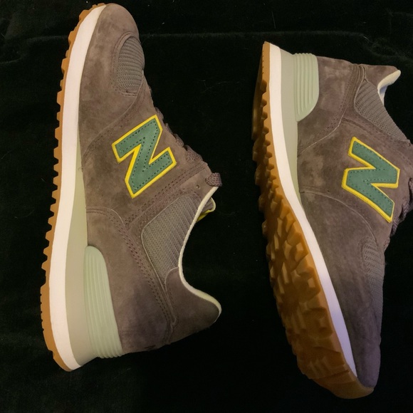 New Balance Women’s 574 Exclusive Made in USA (NYC Embroidered on Heel) - Picture 4 of 6